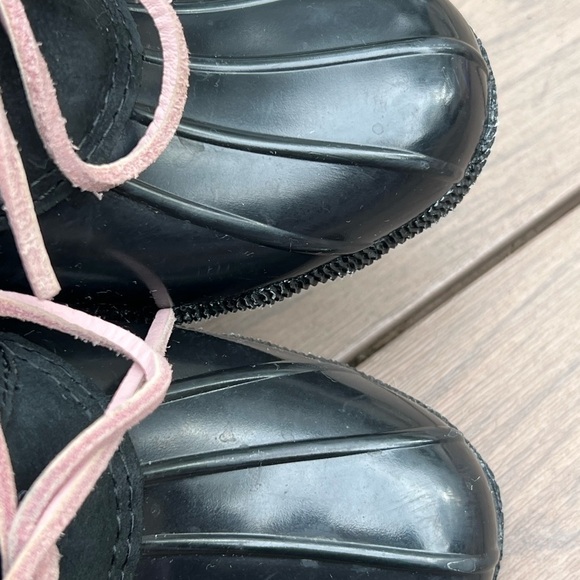 Sperry Saltwater 1-eye black with pink ties faux fur trim duck boots size 7 - Picture 8 of 12